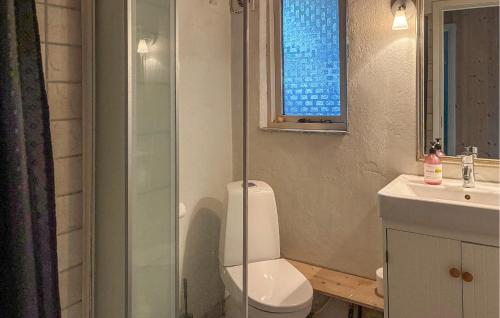 Bathroom, Cozy Home In Væggerløse With Wifi in Idestrup