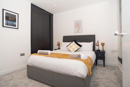 Jewellery Quarter Grand | Luxury Urban Living | Sleeps 10 - image 4