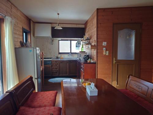 戸隠の自然に佇む 小さな一棟貸しコテージ Private Tiny Cottage in the Nature of Togakushi Breath in Earth