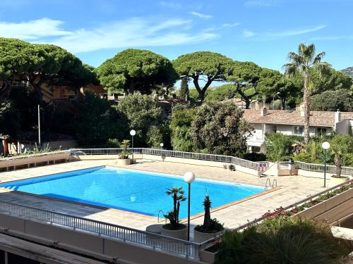 HYELAN - Appartement climatisé pour 6 personnes avec piscine sur le port d'Hyères