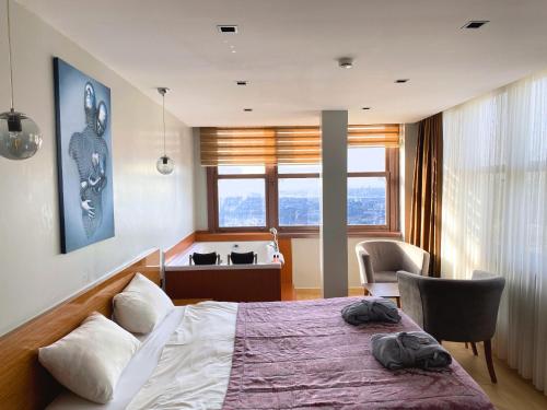 room detail thumbnail 0