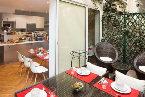 Restaurant, Le Relais du Marais Hotel in 3rd - Temple - Republique