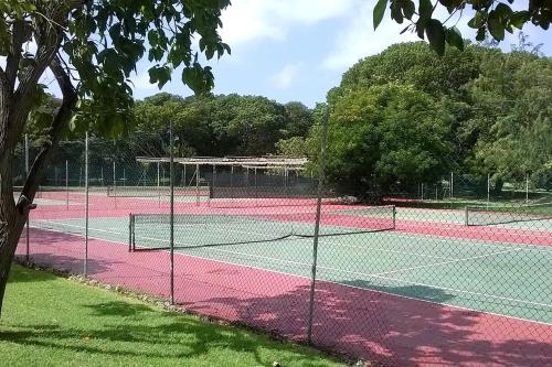 ZenBreak Rockley Golf Apt - image 3