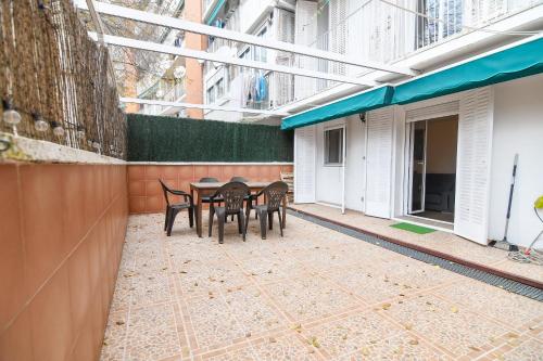 The Sunny Patio Oasis in Moratalaz
