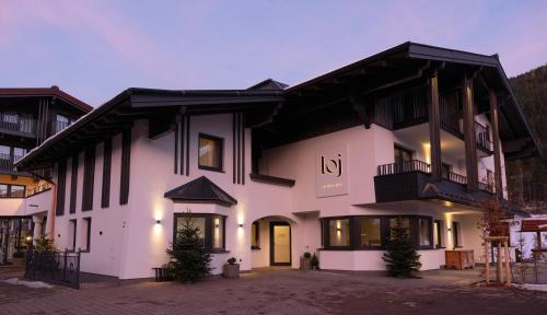 נוף חוץ, Hotel loj - our kind of place in Flachau
