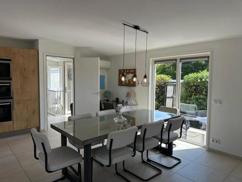 Watervilla De Otter - inclusief electrische sloep en sups in Loosdrecht