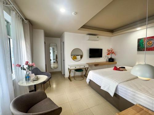 room detail thumbnail 1