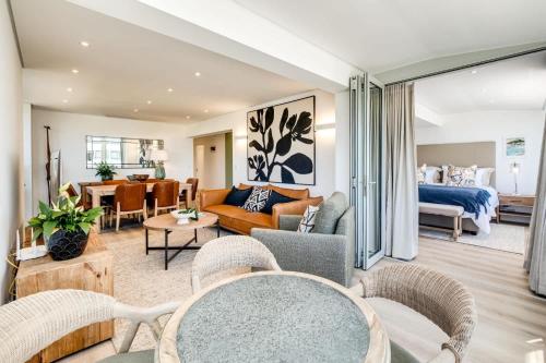 2bed Mouille Point Apartment w Amazing Cape Views - image 10