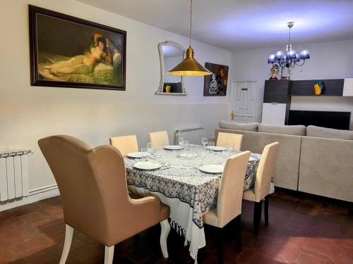 Shared lounge/TV area, Casa Cadalso, Mirador de Gredos, Madrid in Cadalso de los Vidrios
