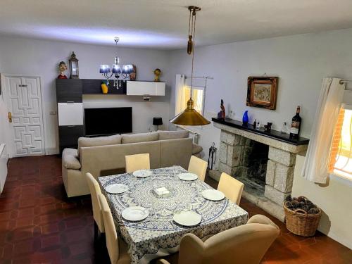 Shared lounge/TV area, Casa Cadalso, Mirador de Gredos, Madrid in Cadalso de los Vidrios