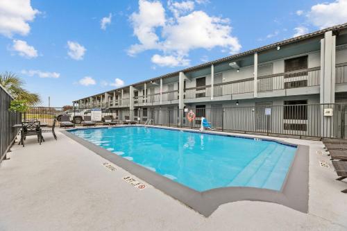 Scottish Inns & Suites - main image