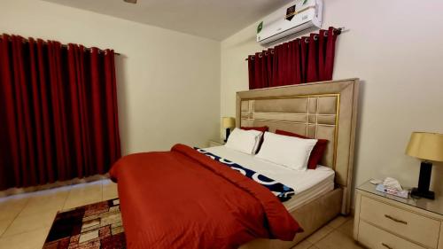 Haven Eden Villa Lahore - 4BR Holiday Home with Lawn BBQ - image 2