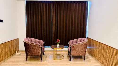 PHEONIX LUXURY INN in Pithampur