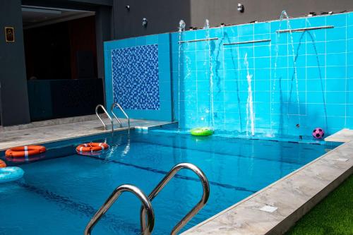 Piscina, Nice-mason Serene and Suites in Benin City