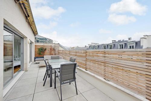 A C 2P apartment with terrace and view of Paris - image 8
