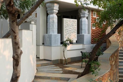 Vihara Udaipur - Bespoke Luxury Private Pool Cottages Destination Dining & Contemporary Art - image 4