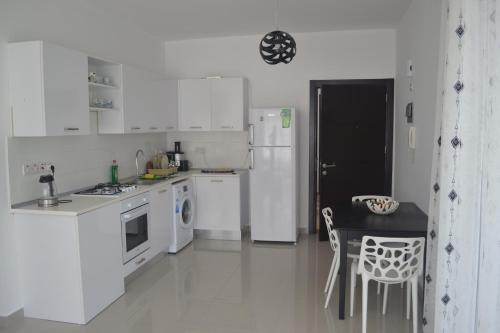 White Suit Apartment - image 8