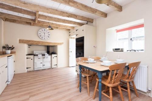 Hansel Cottage in Strete
