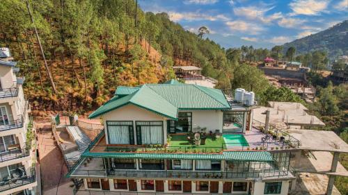 Dilli Villa by Alaya Stays with Private Movie Theatre & Pvt Pool with Hill Views - Solan Dilli Villa by Alaya Stays with Private Movie Theatre & Pvt Pool with Hill Views - Solan