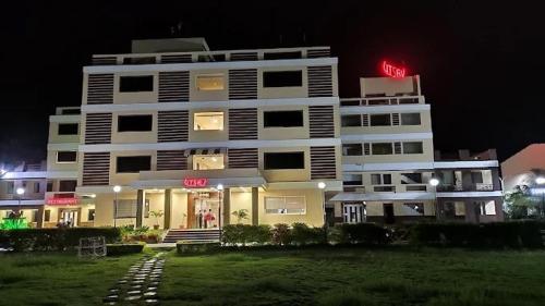 Išorė, Utsav Hotel and Resorts in Burhanpur
