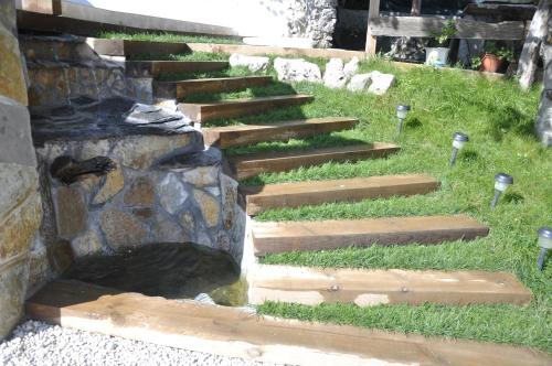 Seadmed, La Terraza de Onís (La Terraza de Onis) in Onis