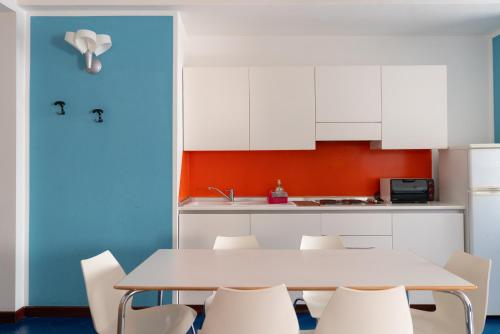 2 bedrooms, 4 beds