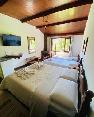 1 double bed, 2 twin beds