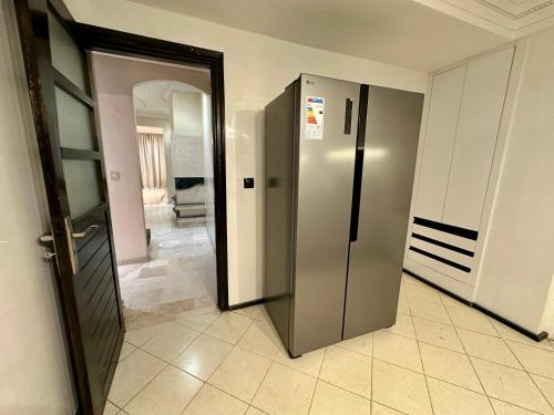 Sweet Jacobs Luxury Apartment - image 9