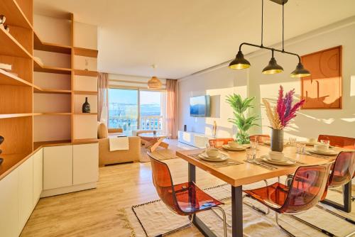 Oceanfront 2BR by Hassan II Mosque – khách sạn tại Sour Jdid