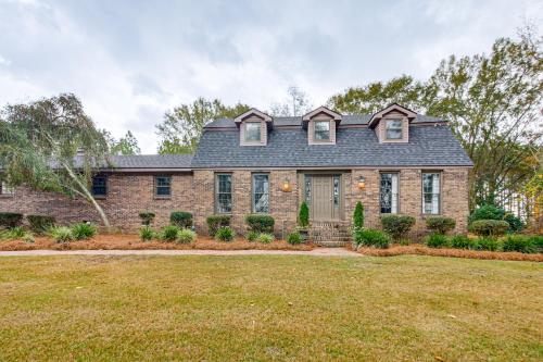 Fishing Ponds: Peaceful Tifton Getaway in 泰泰 (GA)