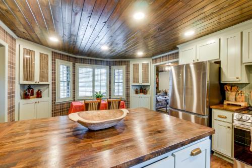 Fishing Ponds: Peaceful Tifton Getaway in 泰泰 (GA)