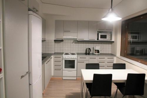 ห้องครัว, Spacious Apartment for 4 with Sauna in โซดันคือและ