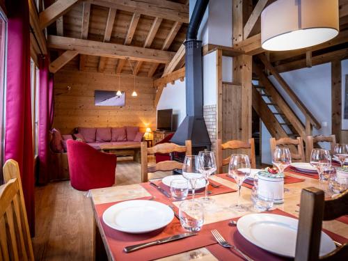 Chalet spacieux avec jacuzzi, animaux admis, proche pistes - FR-1-181-2797 in La Plagne