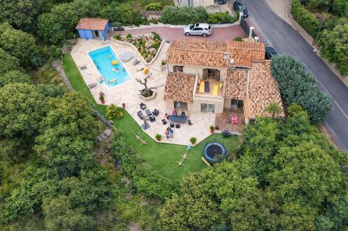 Villa mediterraneenne avec piscine et jardin in Le Bonfin