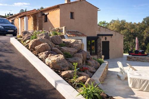 Villa mediterraneenne avec piscine et jardin in Le Bonfin