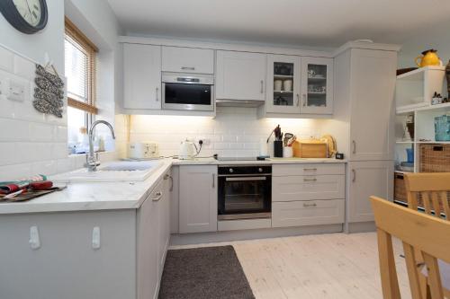 virtuve, Brittas Bay Holiday Park No 7 by Trident Holiday Homes in Brittas Bay