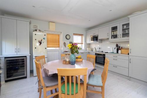 virtuve, Brittas Bay Holiday Park No 7 by Trident Holiday Homes in Brittas Bay