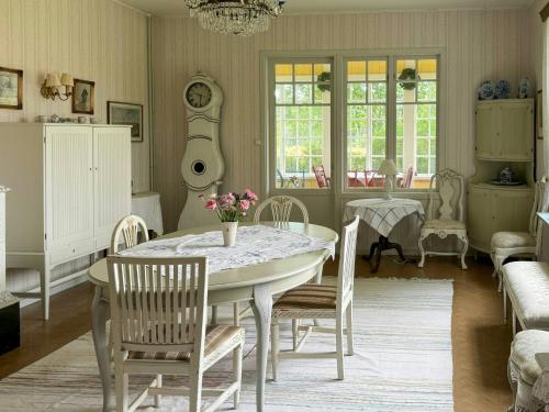 Viesnīcas āriene, Historic Vicarage By The Lake In Dalskog in Dalskog