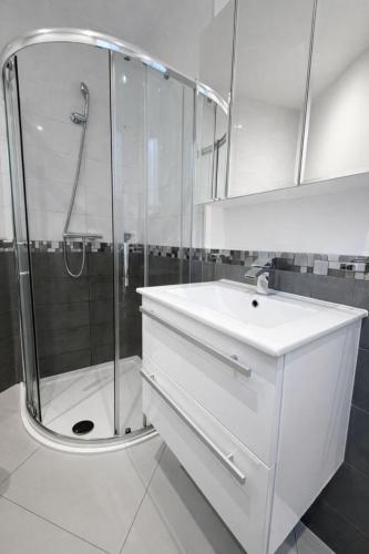 Central Mayfair 1 Bedroom Apartments 33SGG no lift - image 8