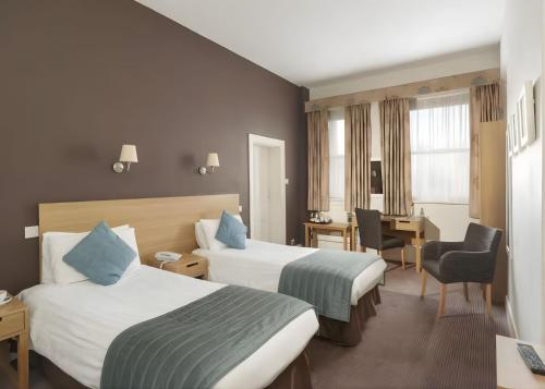 2 twin beds