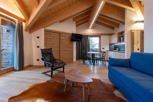 2 twin beds, 2 sofa beds