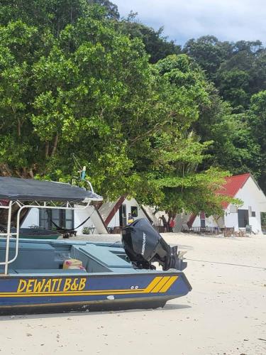 DEWATI ROOMSTAY B&B in Lang Tengah