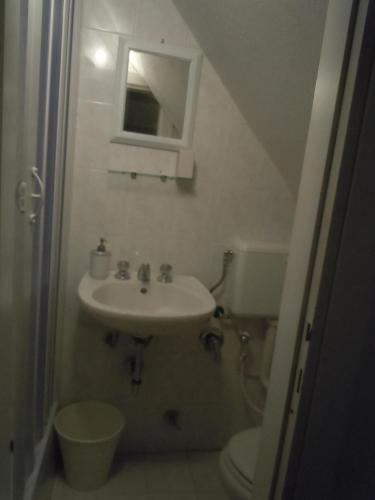 Bathroom, Su per i Coppi in Riomaggiore