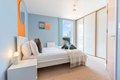 Modern 2-Bed Apartment - Mailbox, BHX Station, Bullring - Free Parking & Central Location, Birmingham (photo 2)