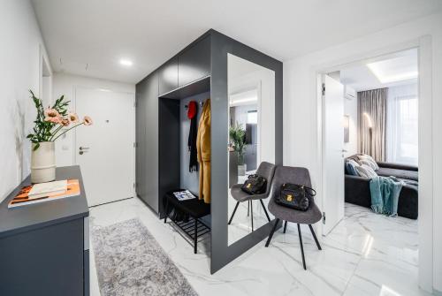 Prague Days - Two Bedroom Apartment with Garage AC Terrace and Balcony in Vinohrady - image 3