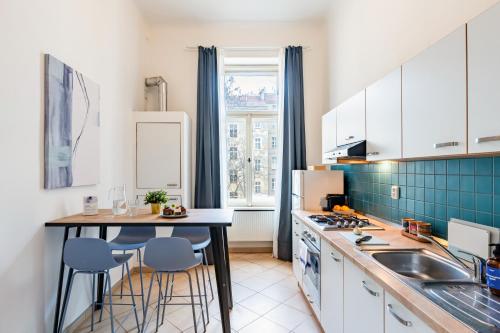 Prague Days - Riverside Two-Bedroom Apartment with Workspace in New Town - image 5