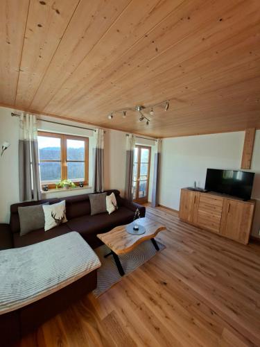 Shared lounge/TV area, Landhaus Poppler mit Aufzug in Hopferau