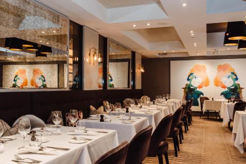 Mayfair Hotel Adelaide By IHG - 레스토랑