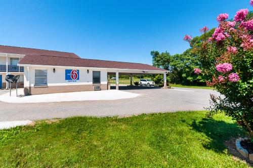Вход, Motel 6 Charles Town, WV in Чарльз Таун (Западная Виргиния)