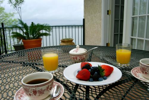 Lakehouse Bed and Breakfast - main image
